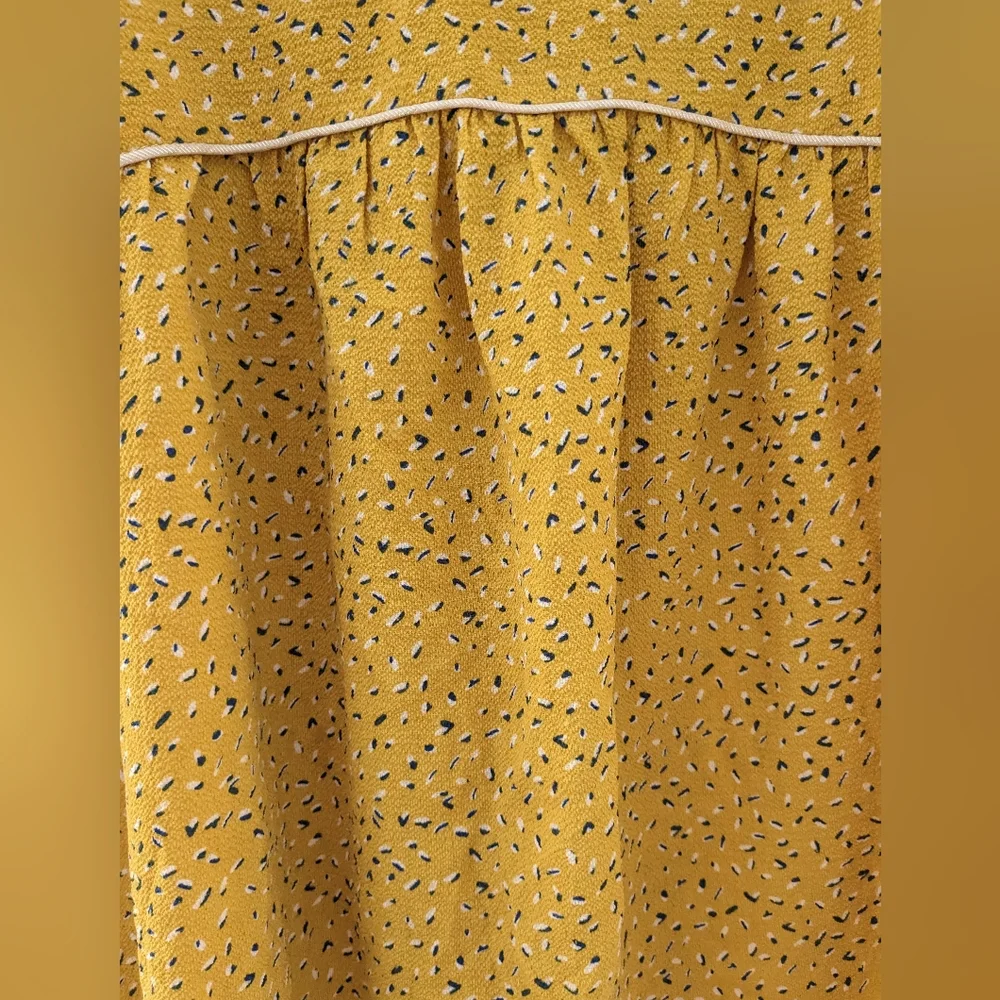 Sleeveless yellow patterned top - Picture 2 of 3